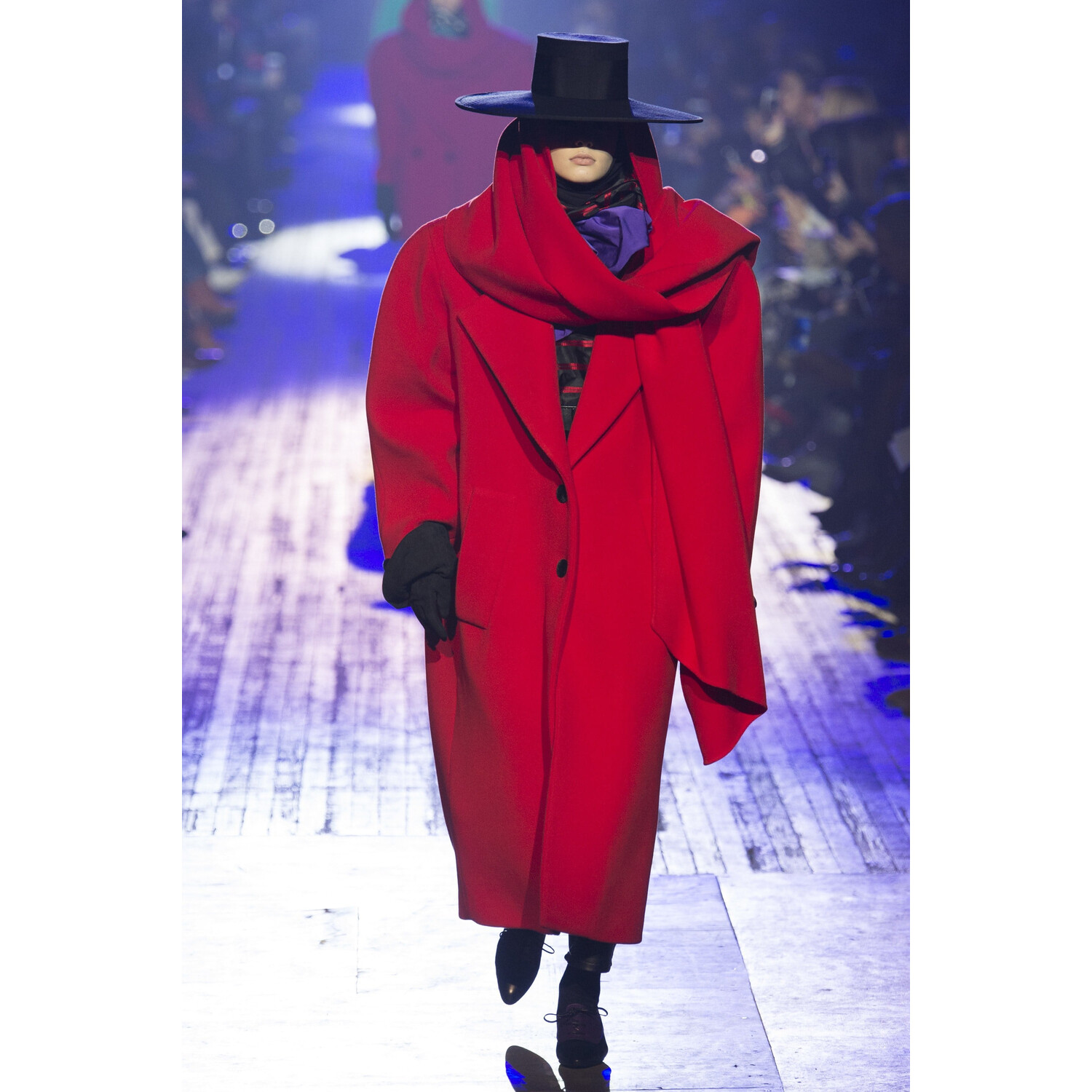 Фото Marc Jacobs Fall 2018 Ready-to-Wear Марк Джейкобс осень зима 2018 коллекция неделя моды в Нью Йорке Mainstyles